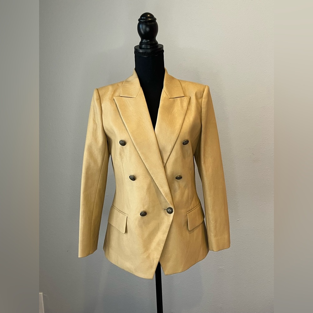 BCBGMaxAzria Size Small Cream Faux Leather Jacket/Blazer with Short skirt. New